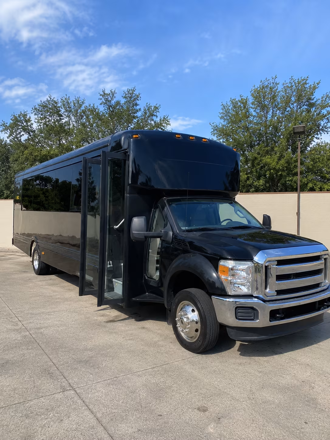 southgate 20 passenger party bus