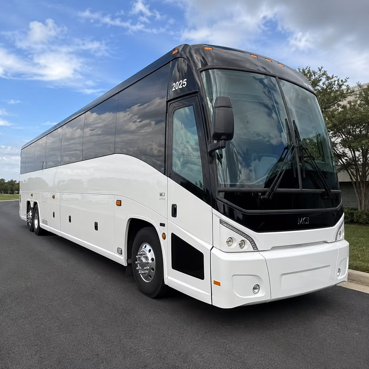 southgatecharterbusservices com makes auto industry corporate travel easy across metro detroit